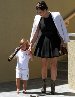 Kim Kardashian est une belle femme charnelle
